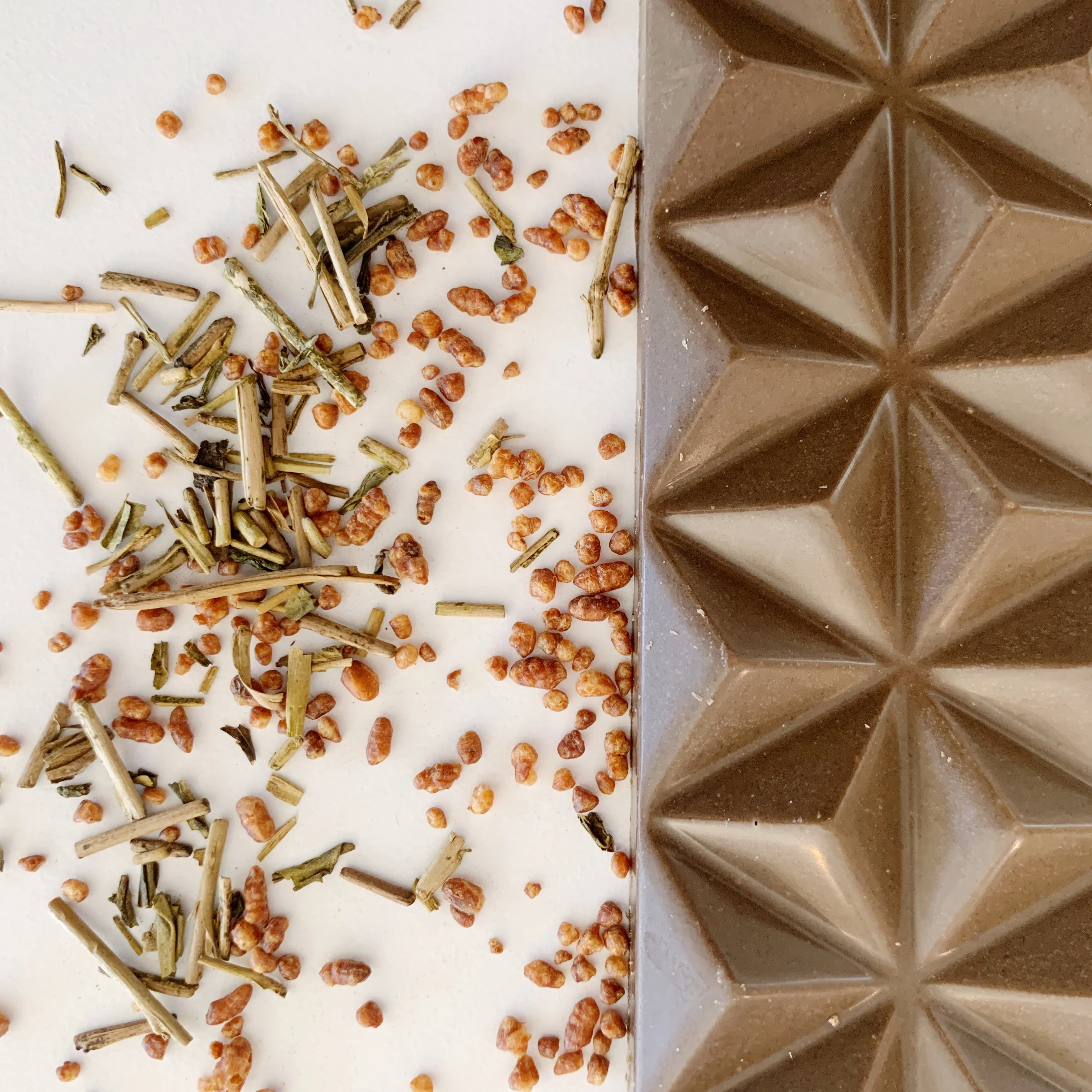 PARU x DC — Hojicha Bar (Milk Chocolate with Roasted Green Tea & Toasted Rice) - Image 4